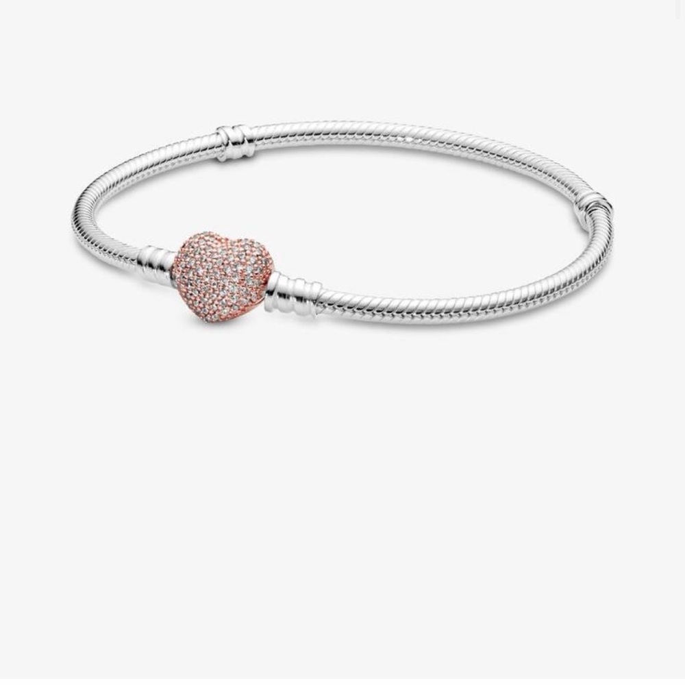 Pandora Moments Pavé Heart Clasp Snake Chain
Bracelet